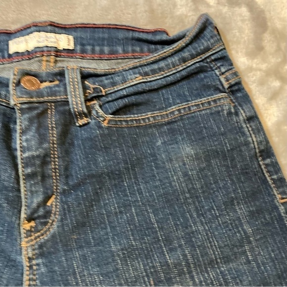 Levi's Perfectly Slimming 548 Bermuda Jean Shorts Size 6 - Picture 4 of 12